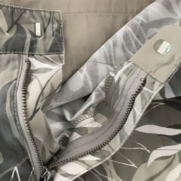 Gray and White Mini Pencil Skirt for Resort Wear - Picture 6 of 6